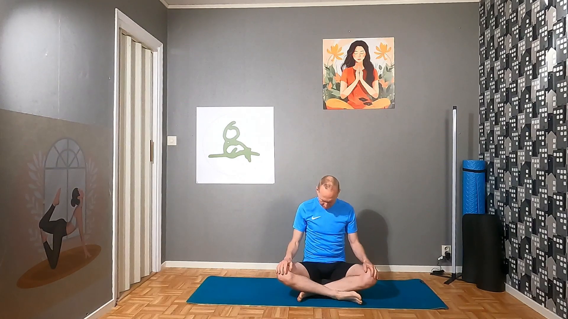 Inledande position för kvällsyoga