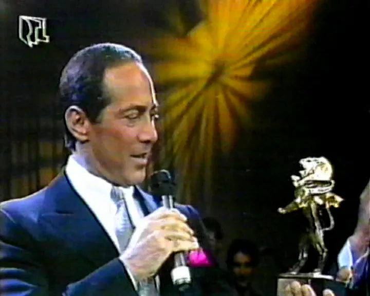 Paul Anka framför låten Diana
