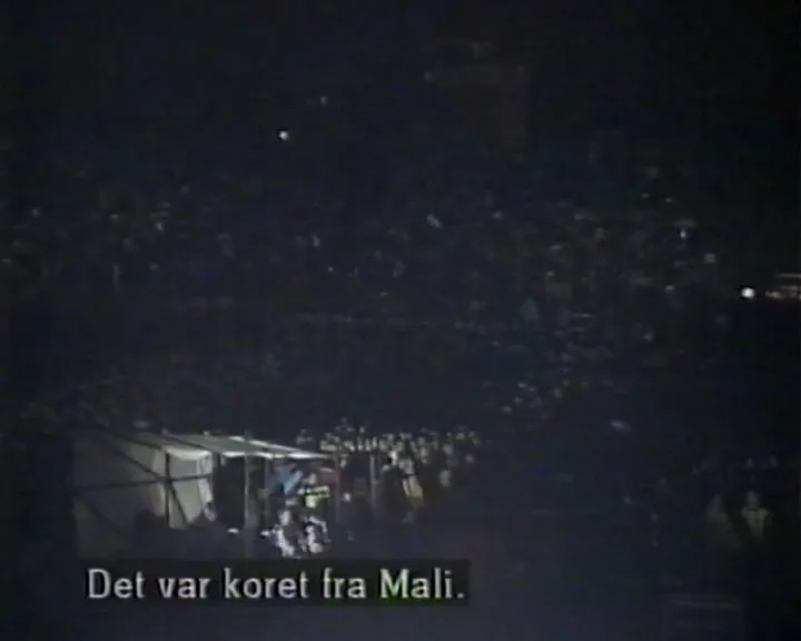 Mirai Tombo och kören från Mali uppträder