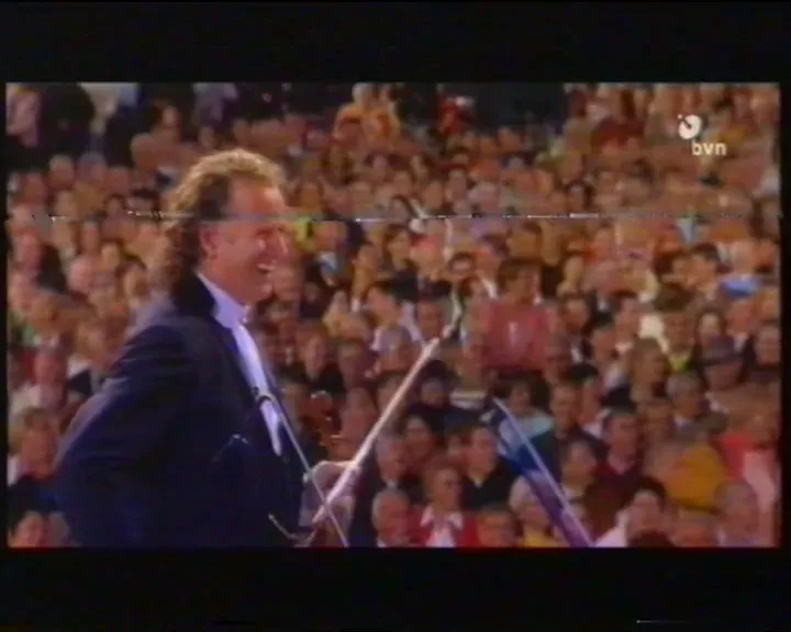 Jürgen Klinsmann under en musikalisk scen