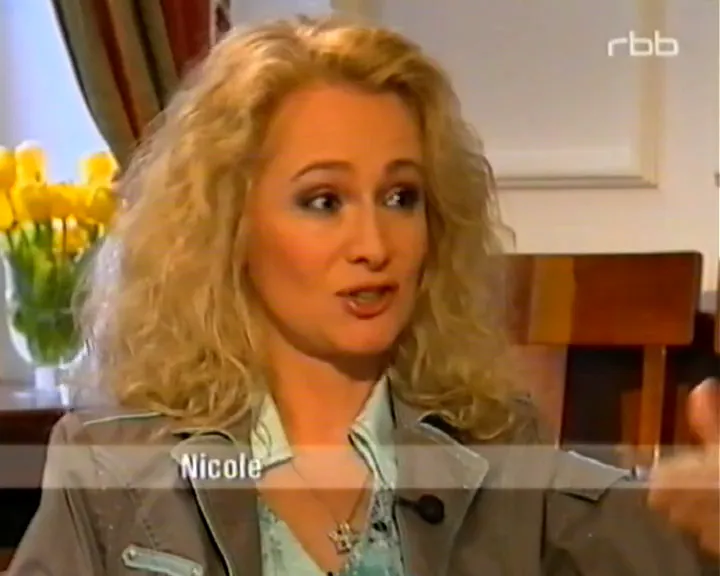 Sångerskan Nicole i intervju