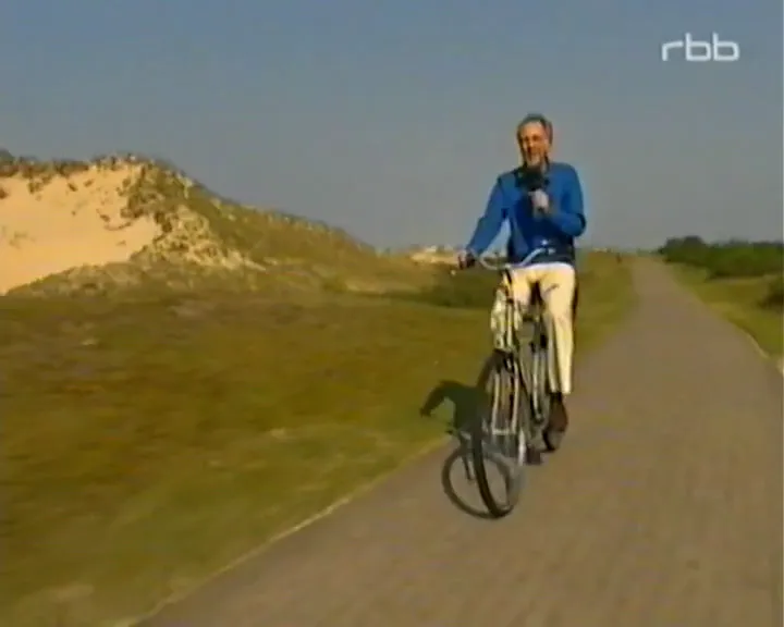 Cykling genom sanddyner på Norderney