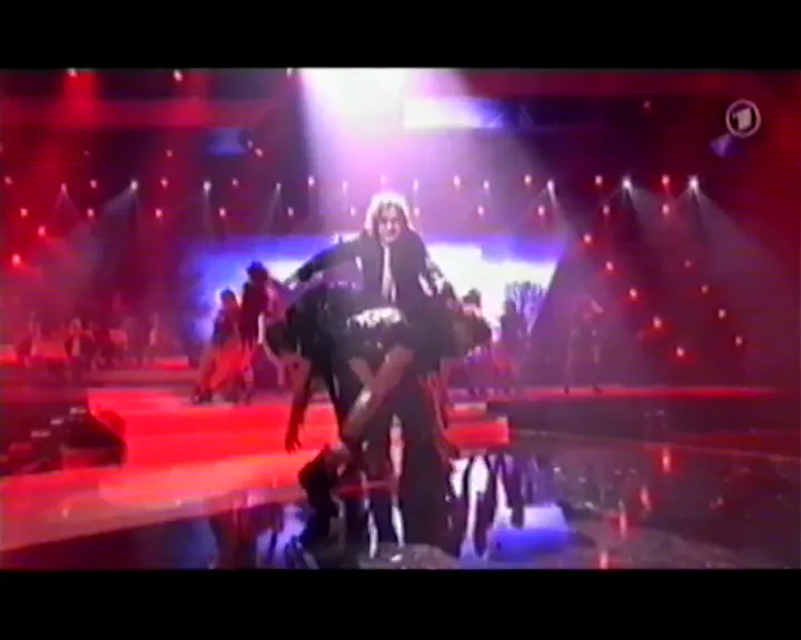 Texten 'Let's do the time It's astounding' i videon