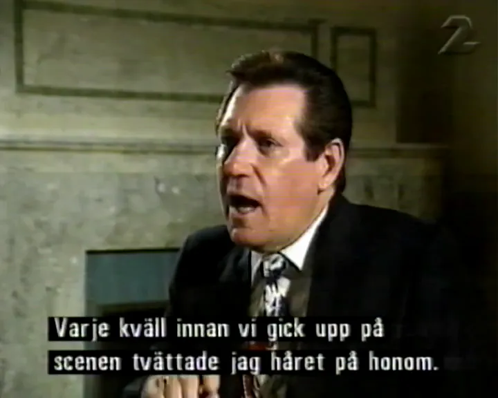 Charlie Hodge berättar om sin roll vid Elvis shower