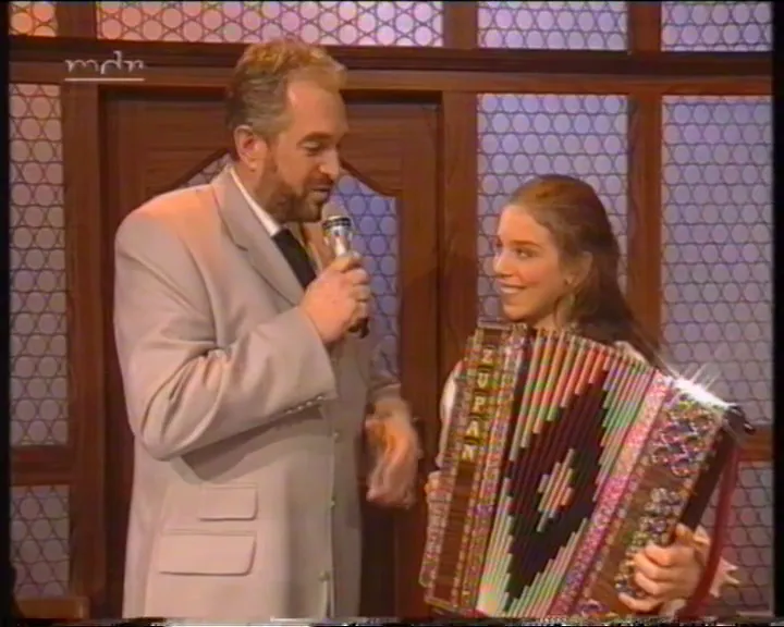 Tanja spelar steirische Harmonika