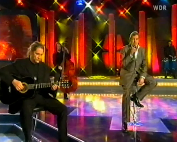 Roland Kaiser på scen under en musikshow