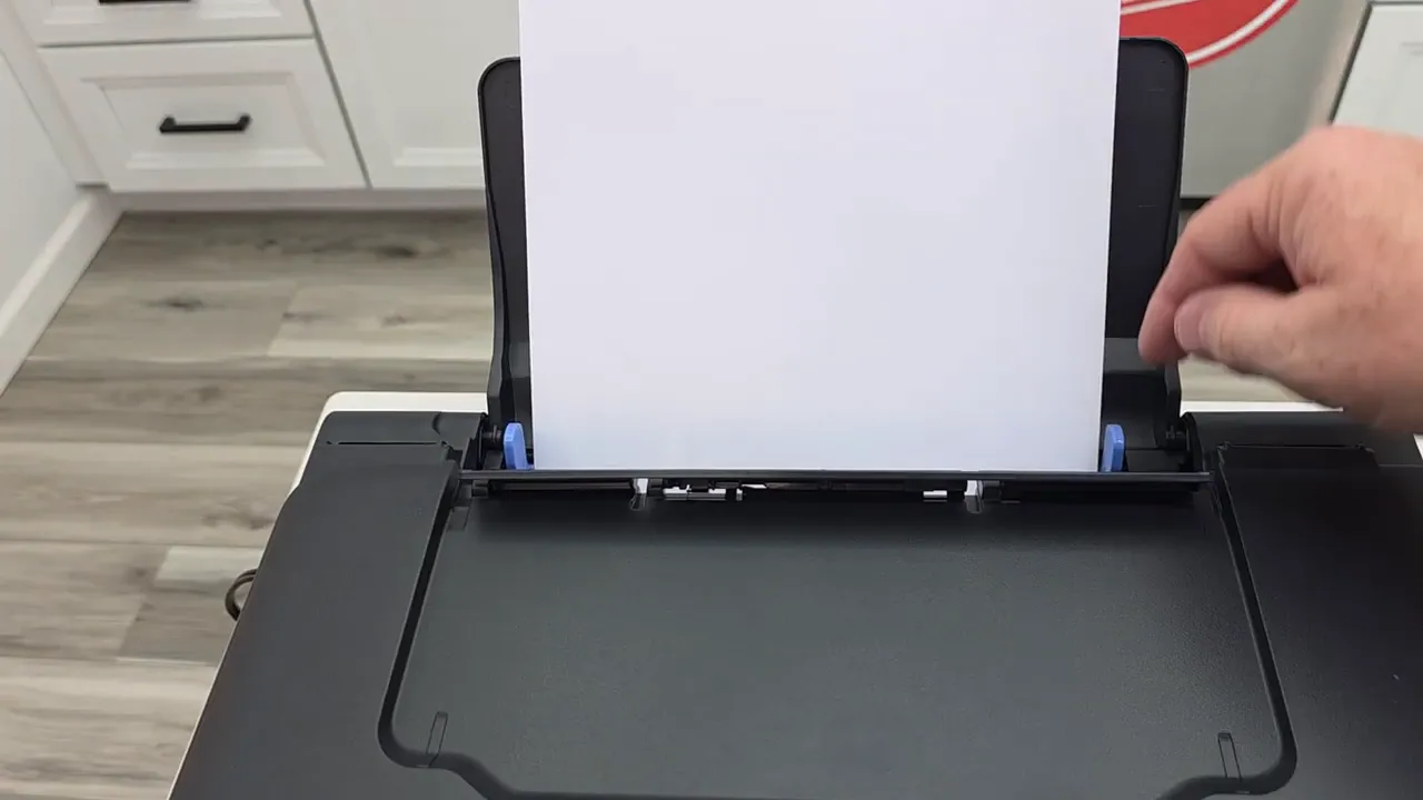 Loading paper into the rear input tray