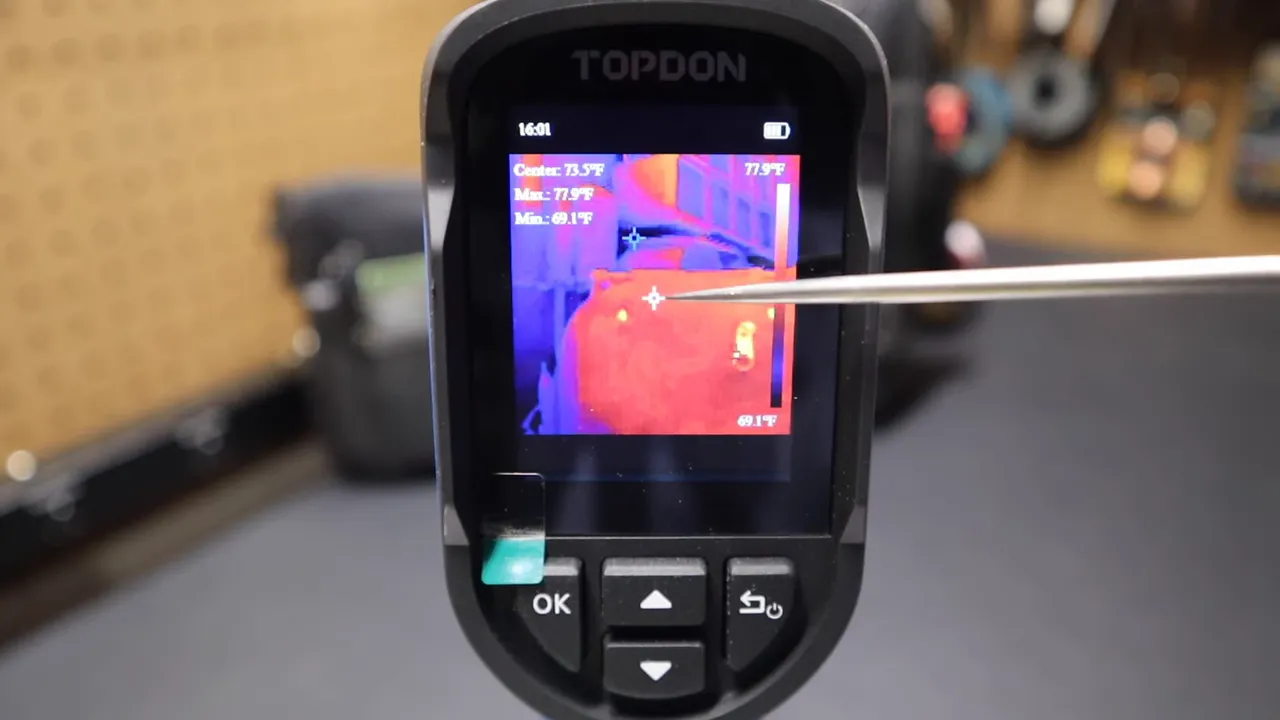 Thermal view with center, max, and min crosshairs visible on the TC004 display