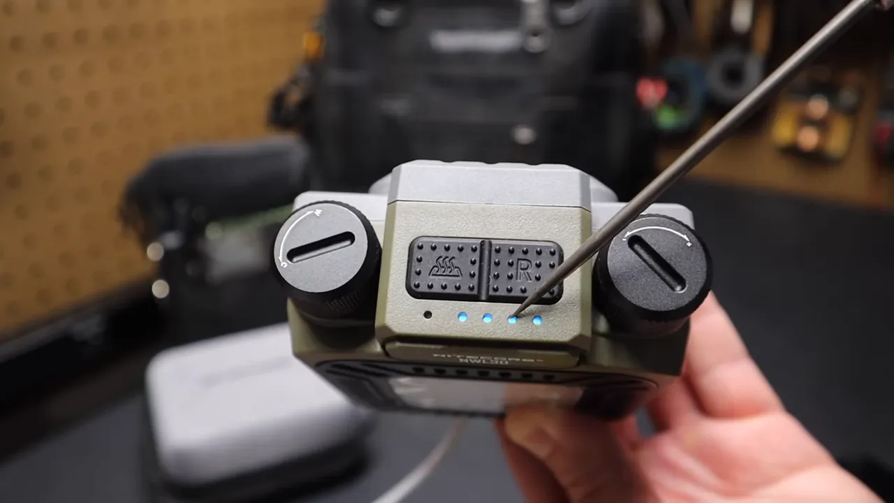 Top of NWL30 showing the charge indicator lights active while charging