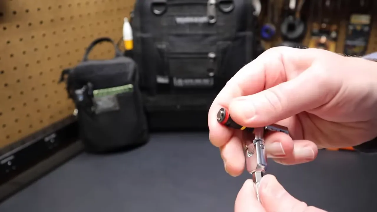 Malco 6-in-1 flip socket shown with 711L - incompatible fit