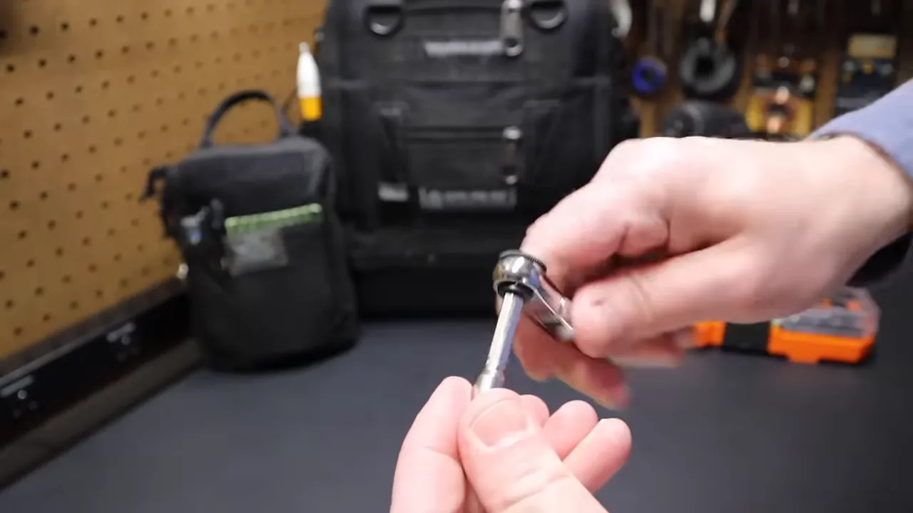 pushing two-inch extension into the 711L mini ratchet