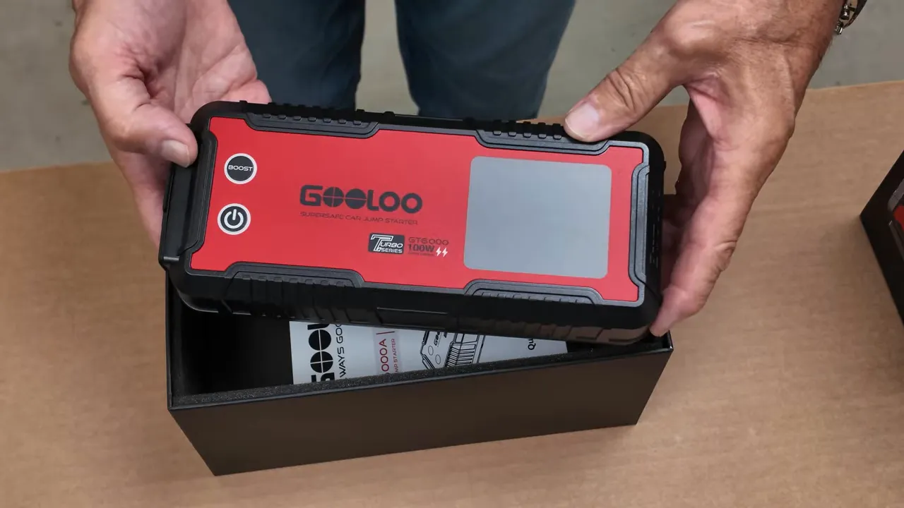 Gooloo GT6000 with accessories unboxed on a table