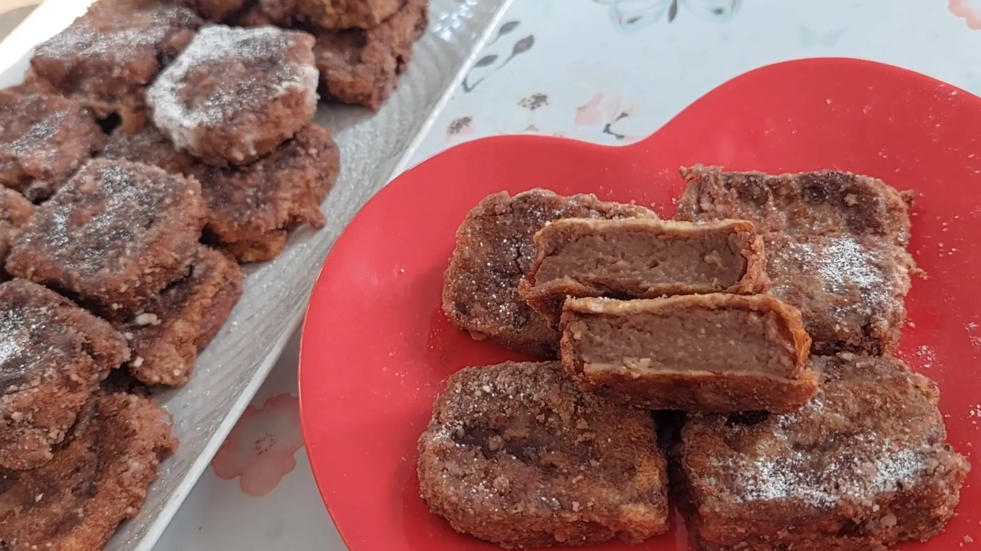 Leche frita servida en el plato