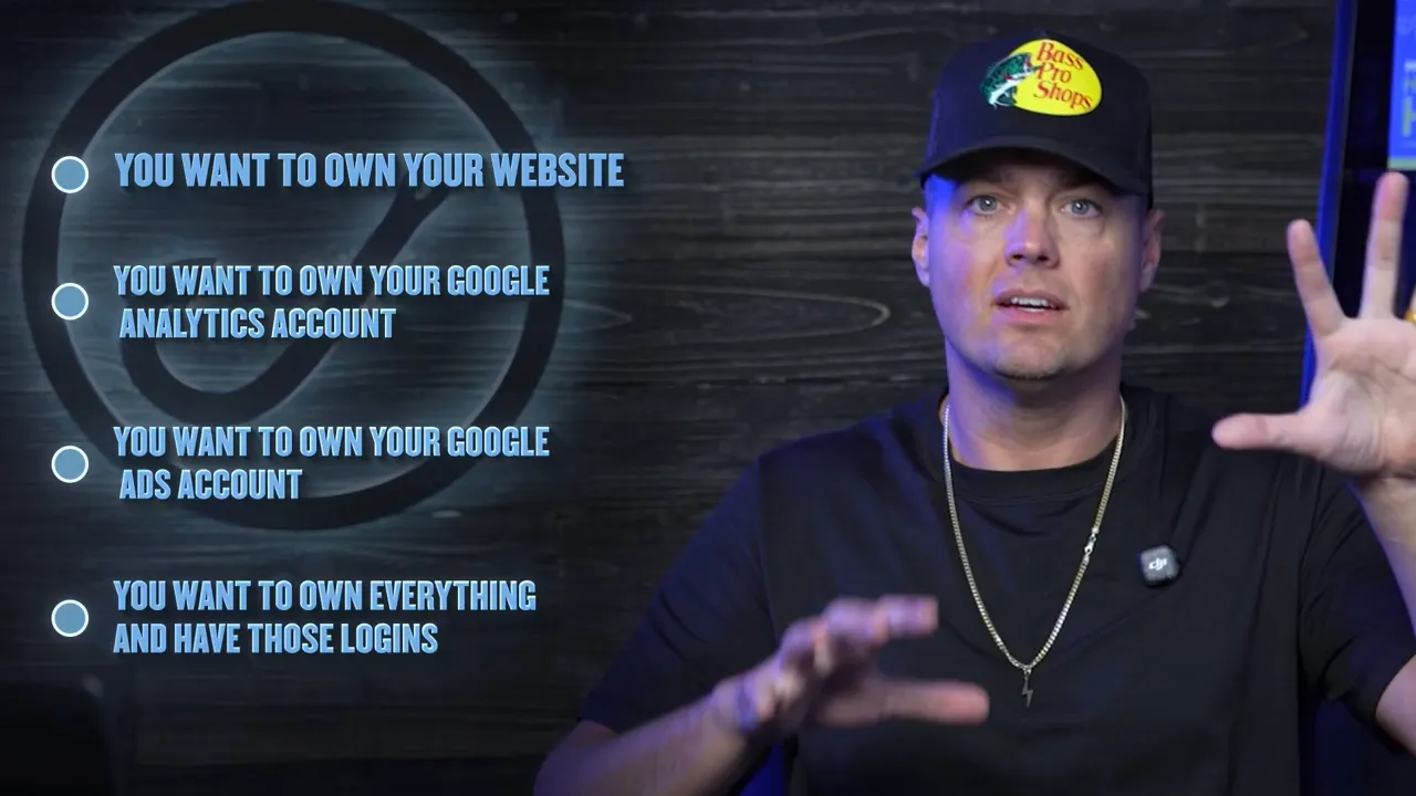 Danh sách hiển thị quyền sở hữu website, Google Analytics, Google Ads và thông tin đăng nhập