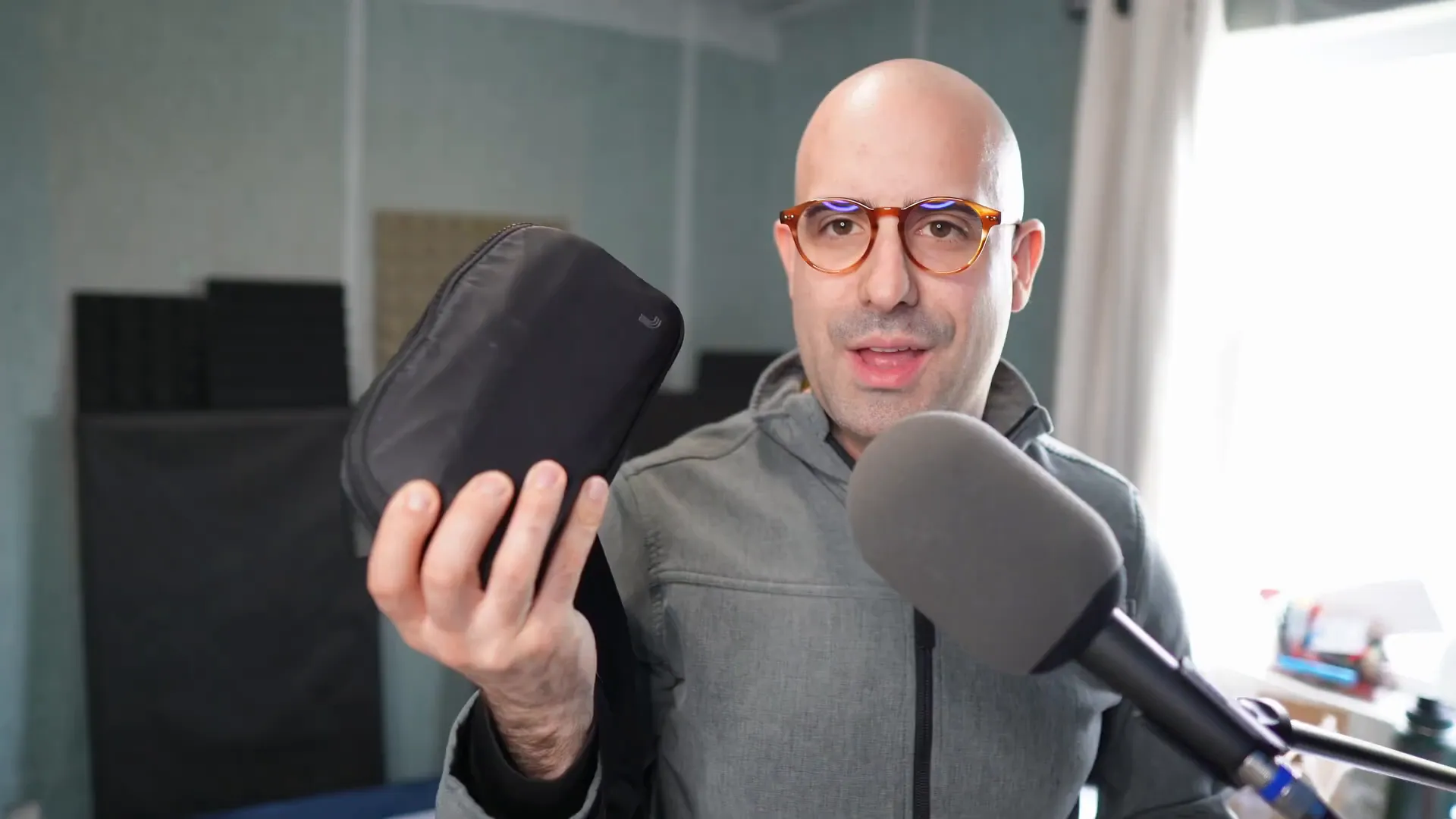 Handheld recorder for spontaneous sound capture