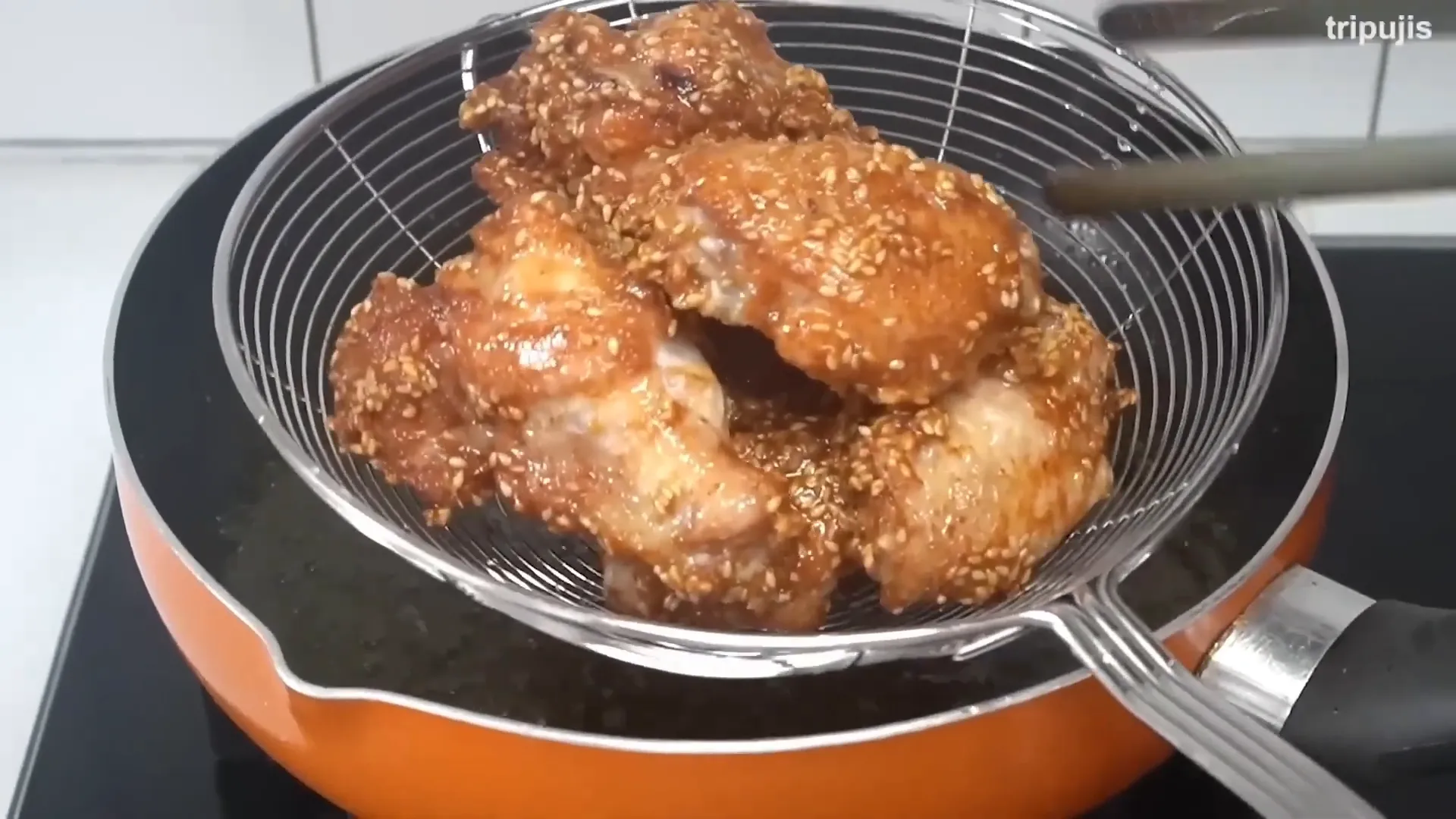 Ayam goreng wijen siap untuk bekal