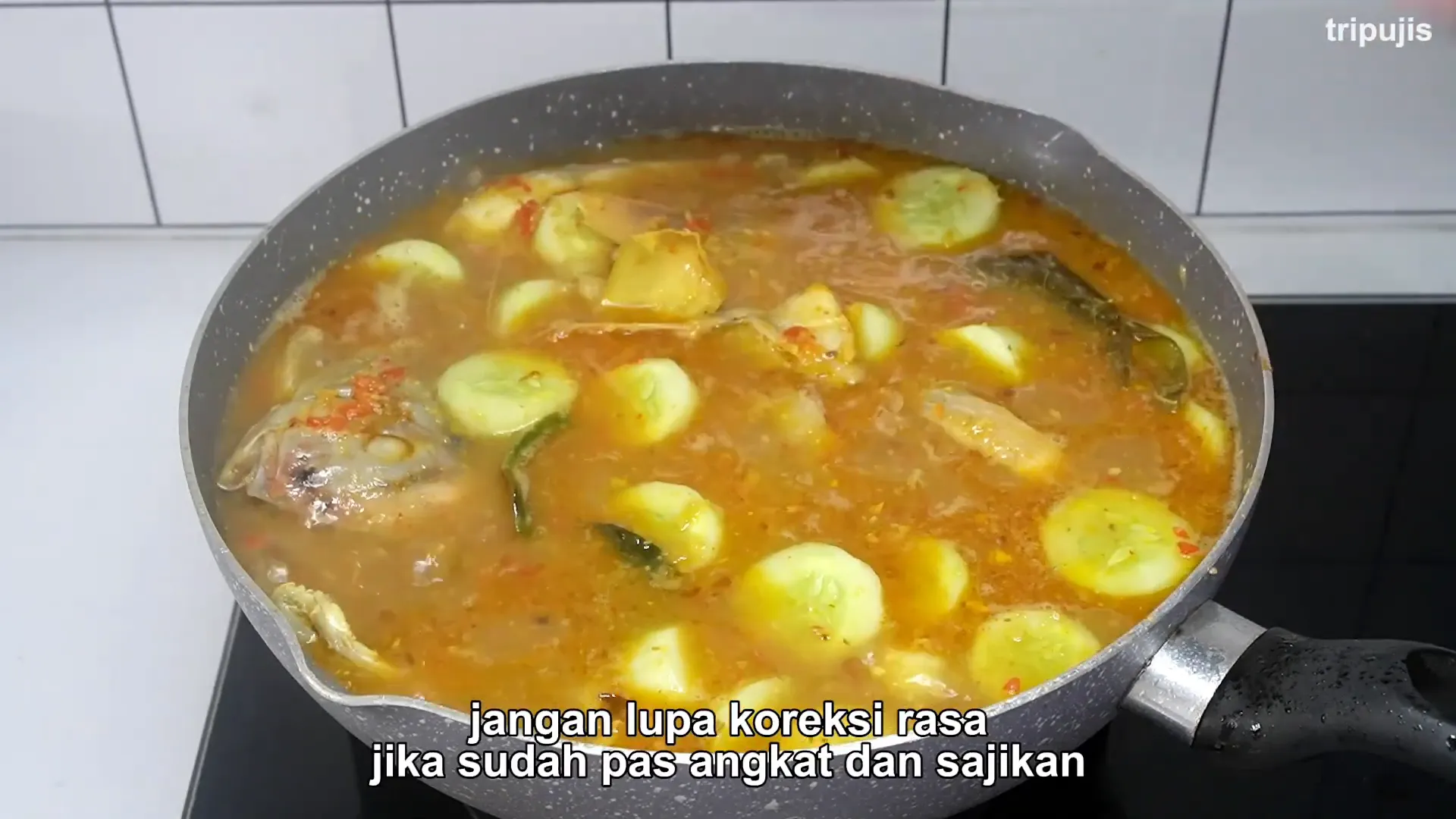 Sup ikan nila khas Bali siap disajikan