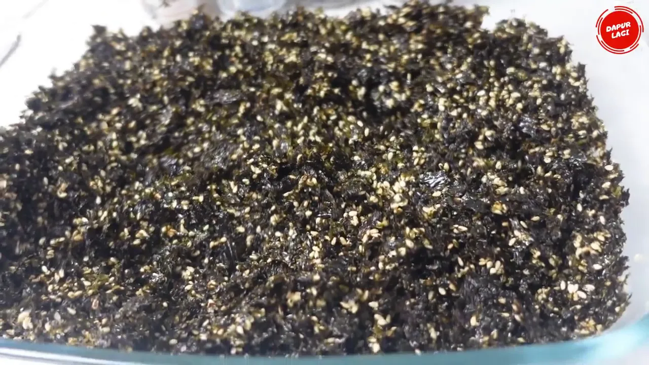 Abon nori siap disajikan sebagai taburan makanan