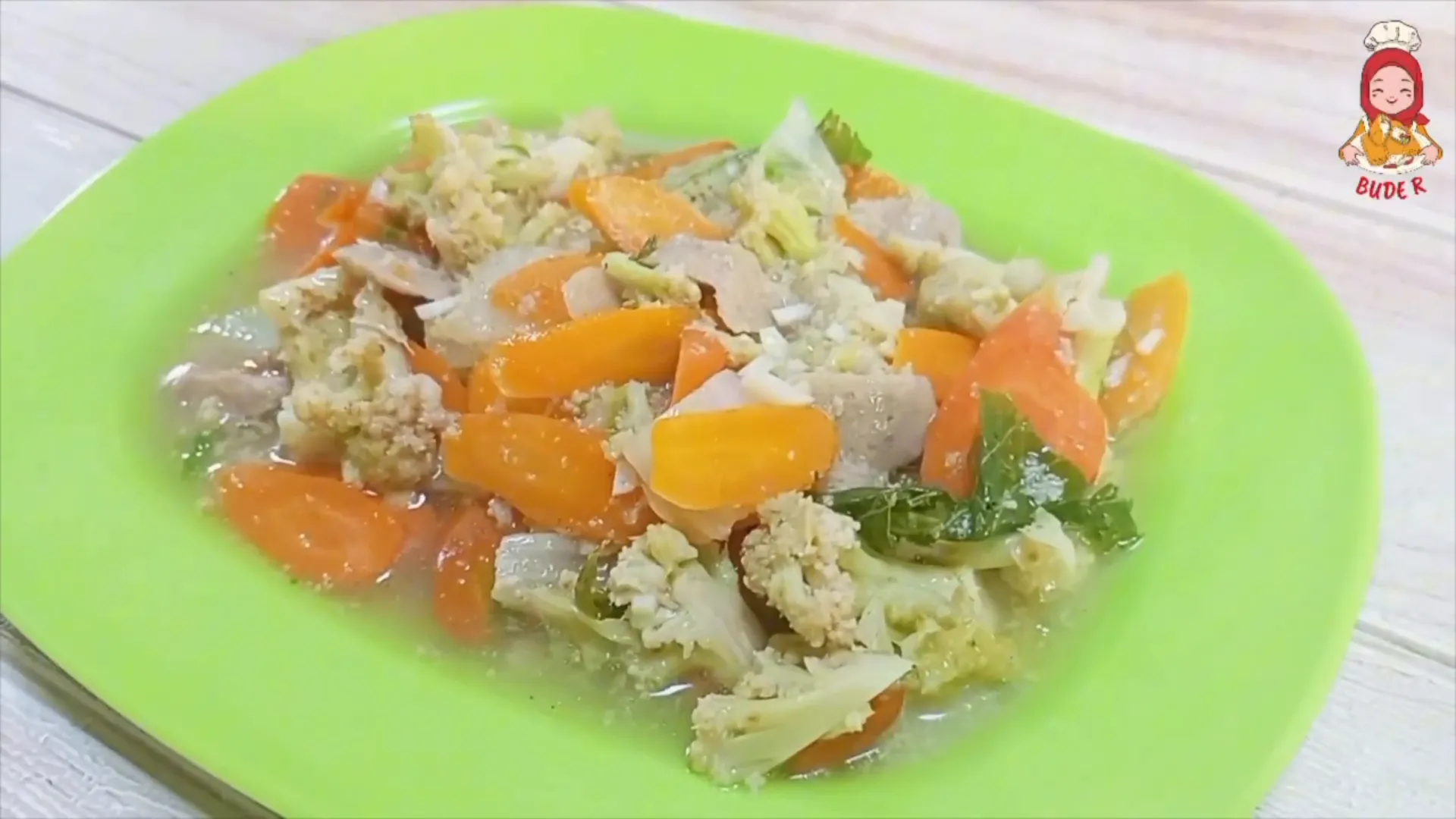 Capcay sayur siap disajikan dengan kuah kental