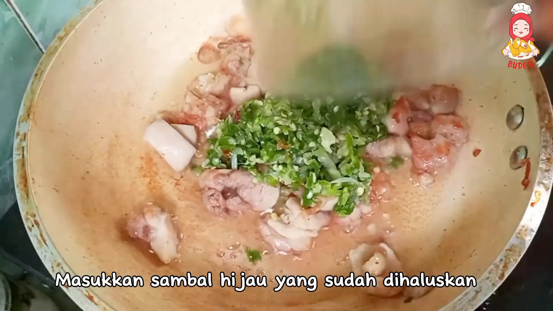 Tumis ayam cabe ijo dengan warna hijau segar dari cabai