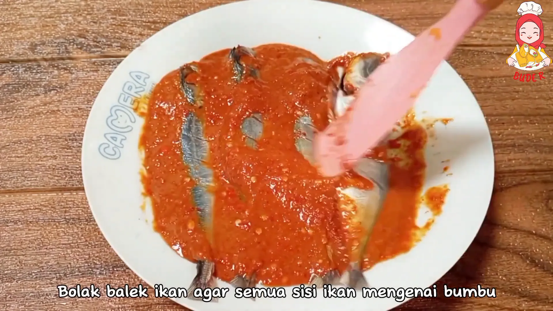 Ikan kembung dibakar dengan bumbu marinasi