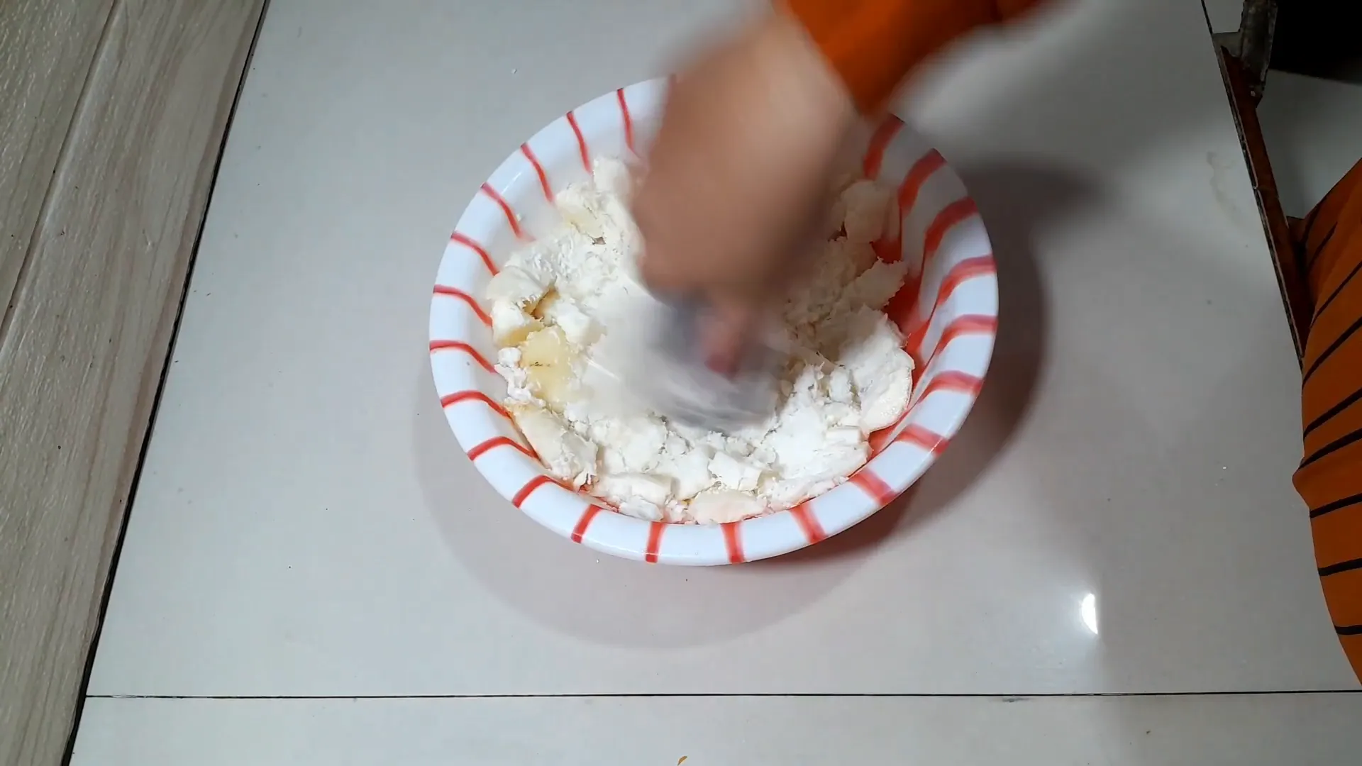 Singkong yang sudah halus dan siap dicampur bahan lainnya