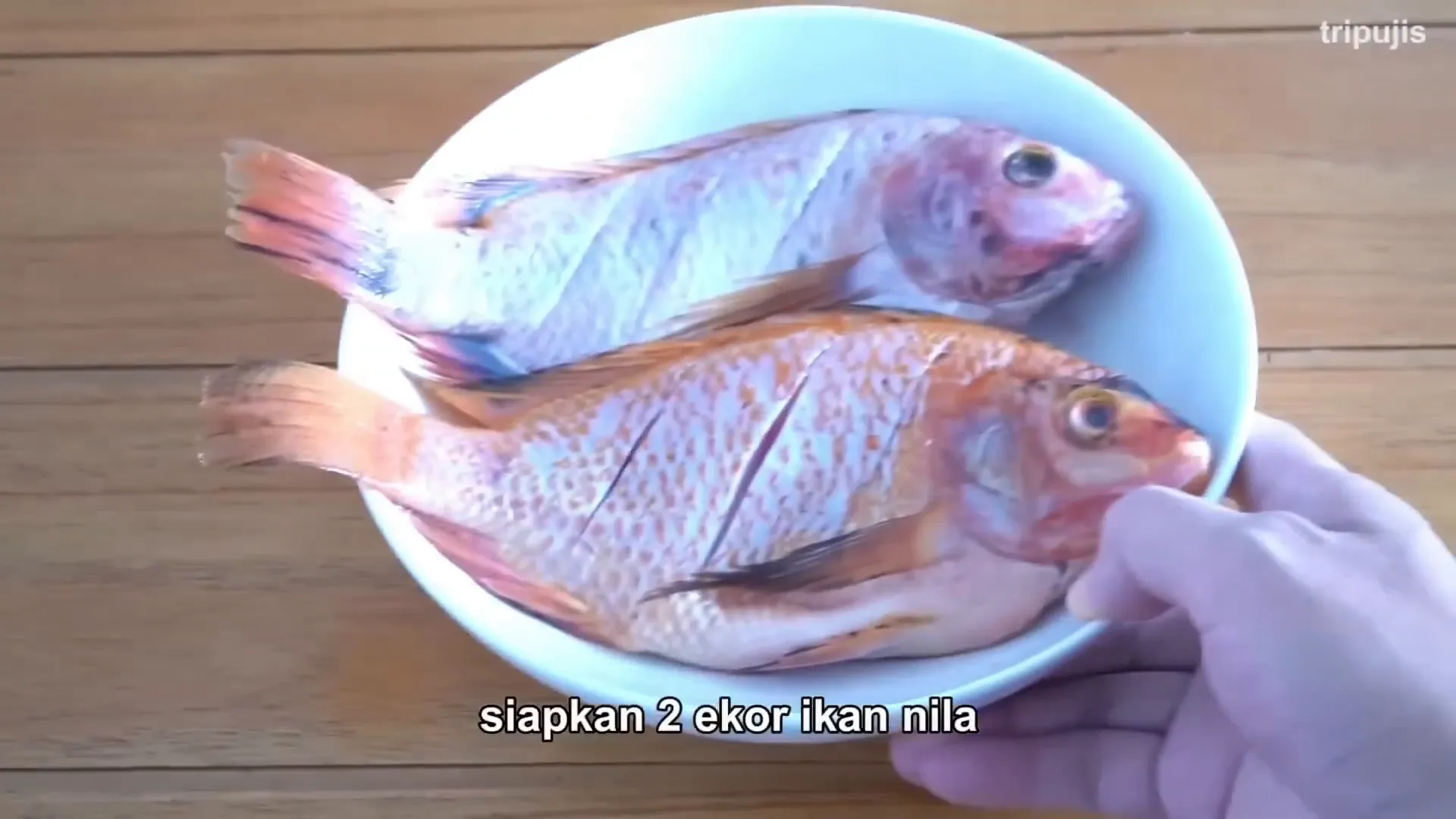 Tampilan pembuka video: suasana dapur sebelum mulai memasak