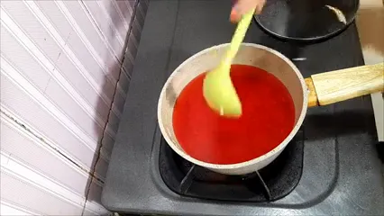 Proses pembuatan es jelly serut yang segar di musim panas
