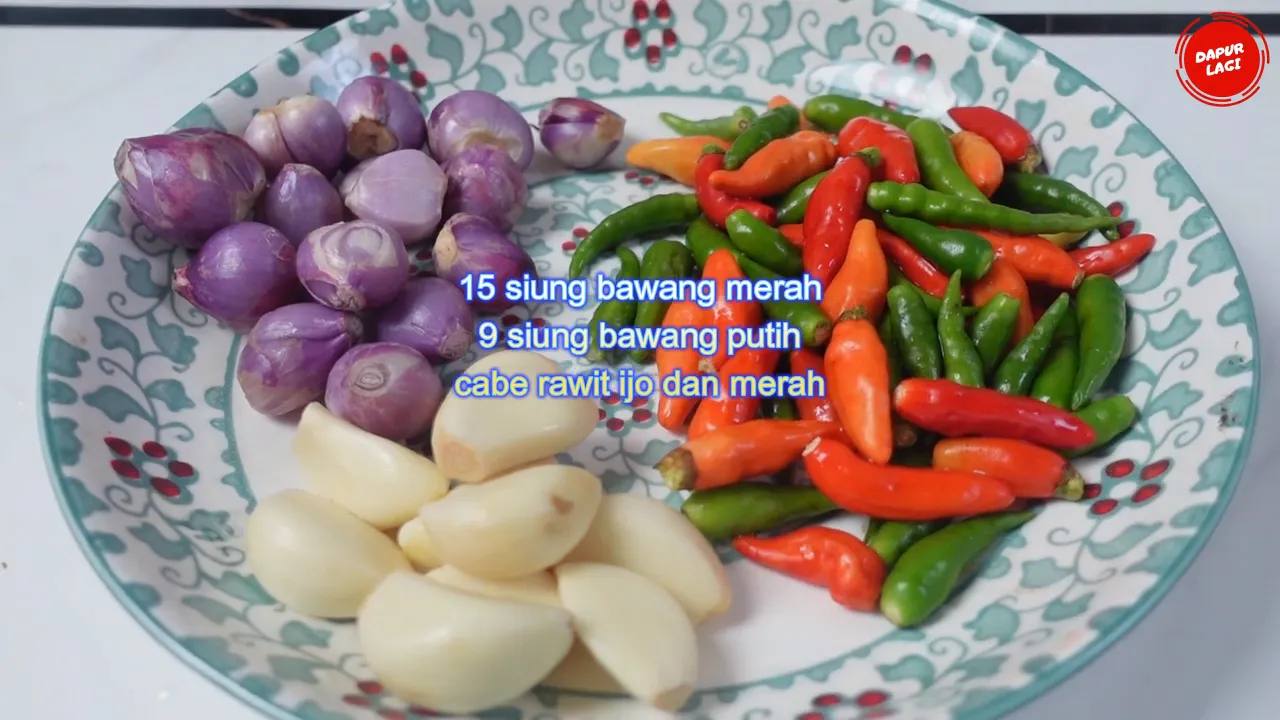 Bawang merah, bawang putih, dan cabai siap ditumis