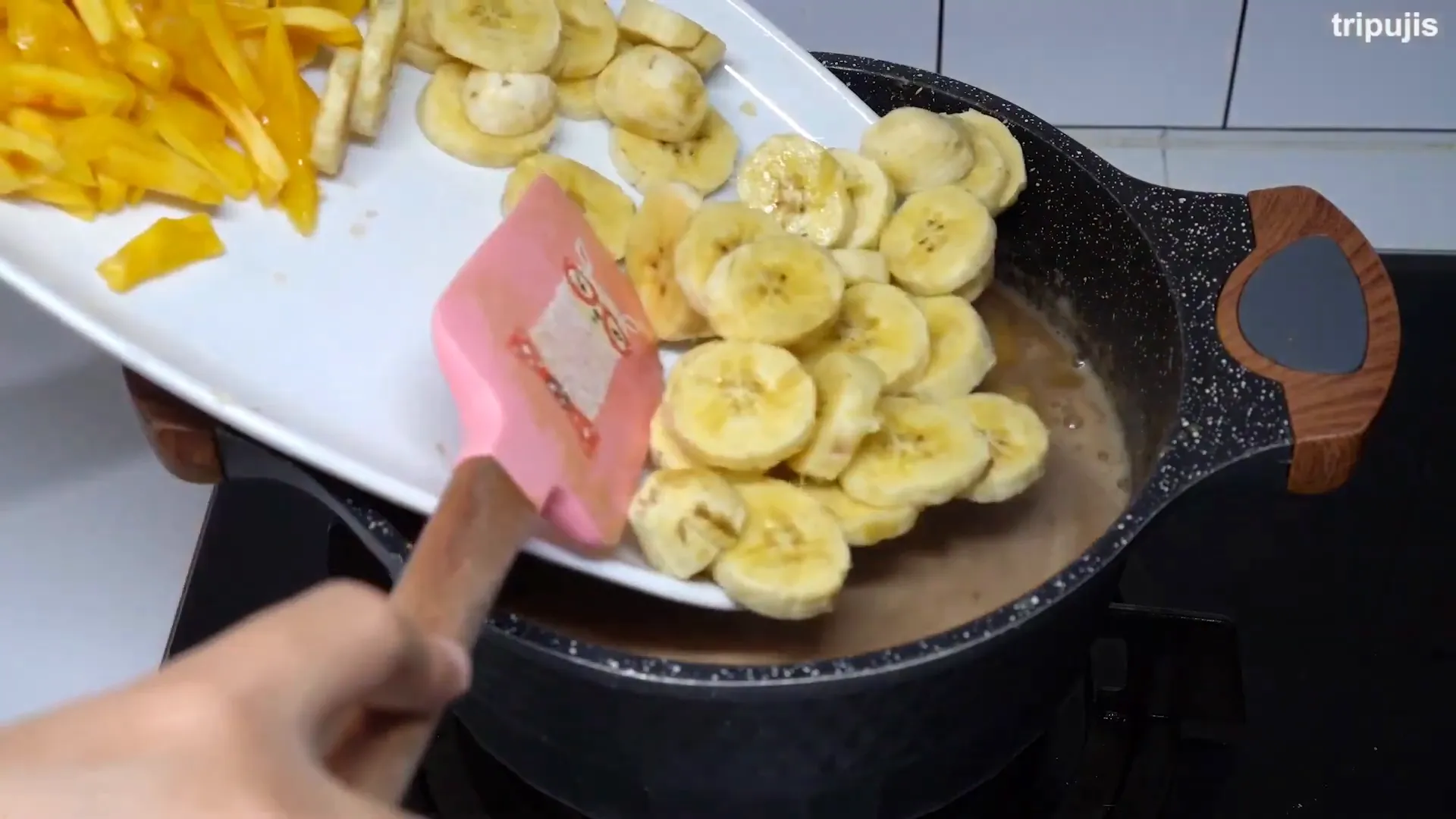 Membuat larutan gula merah dan santan