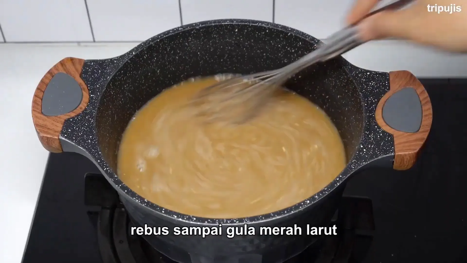 Menyiapkan bahan pisang dan gula merah