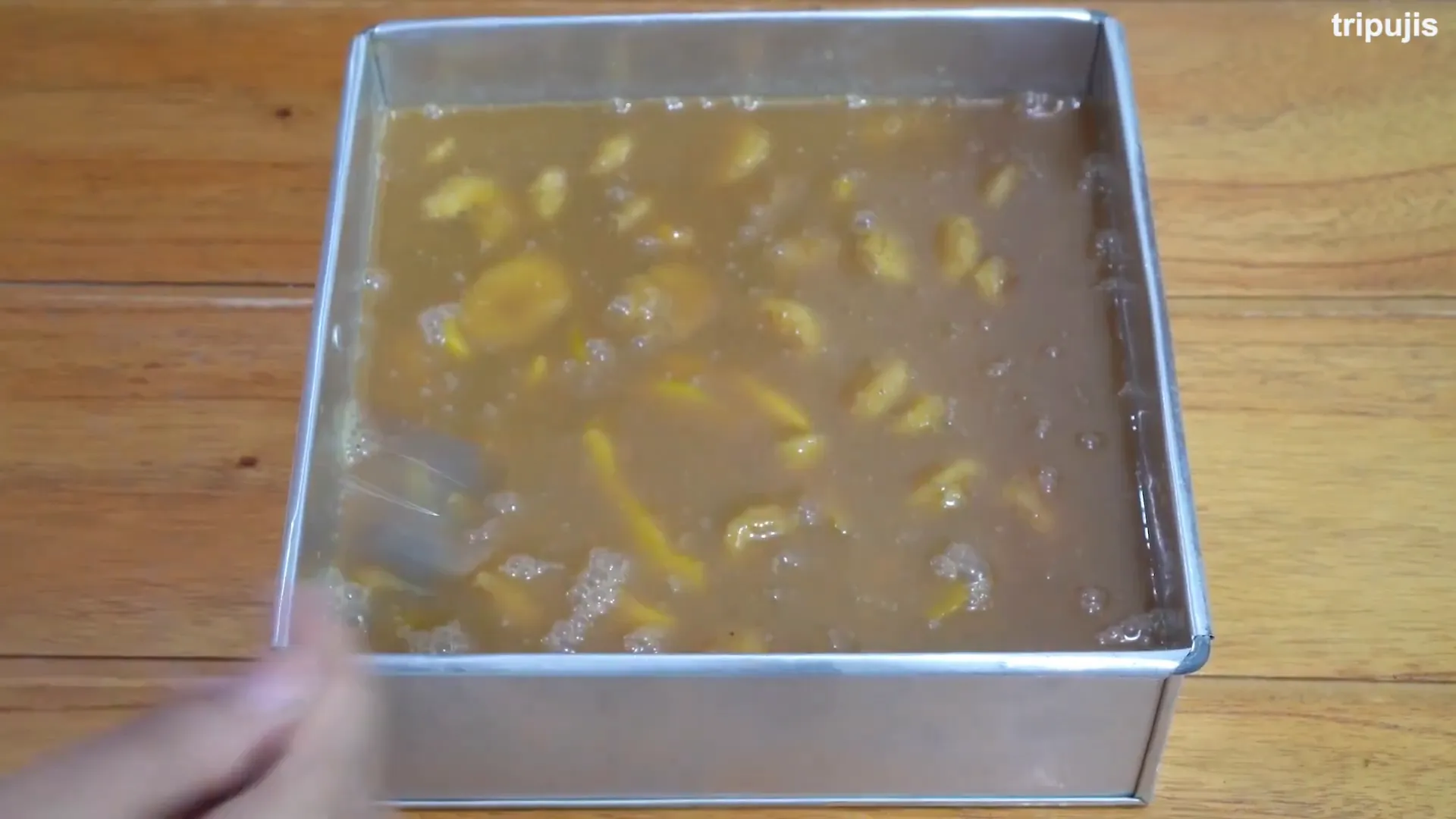 Menambahkan pisang, nangka, dan larutan maizena