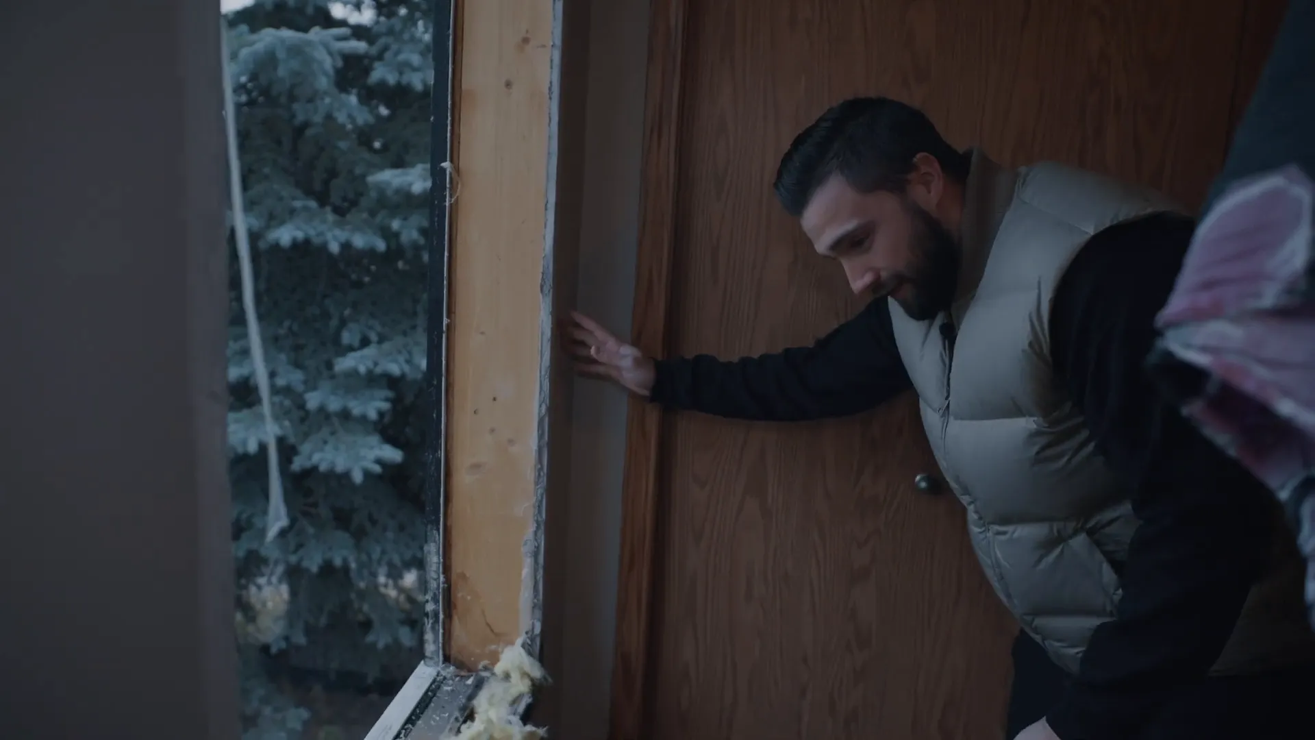 A hood fan cover; hiding defects from a local Calgary home inspector.