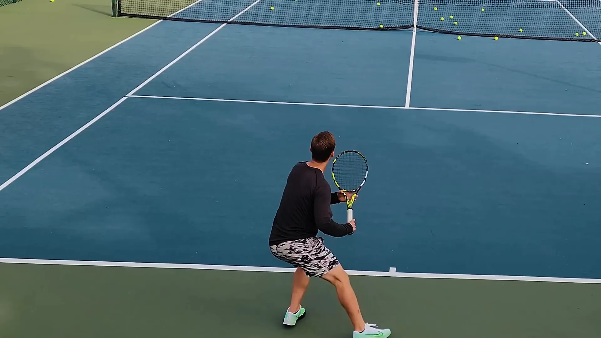 Efficient recovery movement with large cross steps after forehand