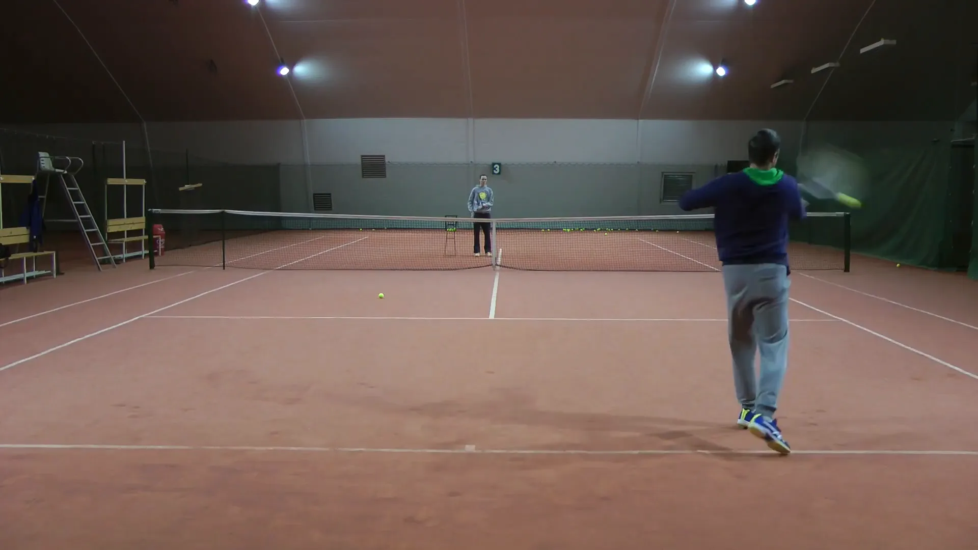 Player hitting a stable and powerful forehand