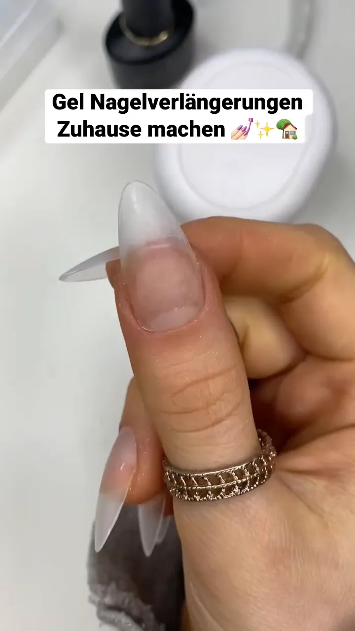 Nagelverlängerung fertiggestellt