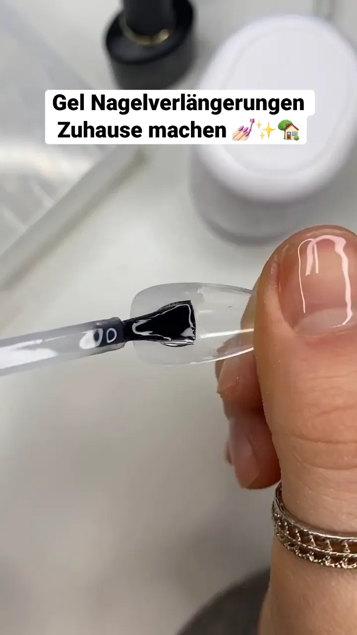 Base Gel auftragen