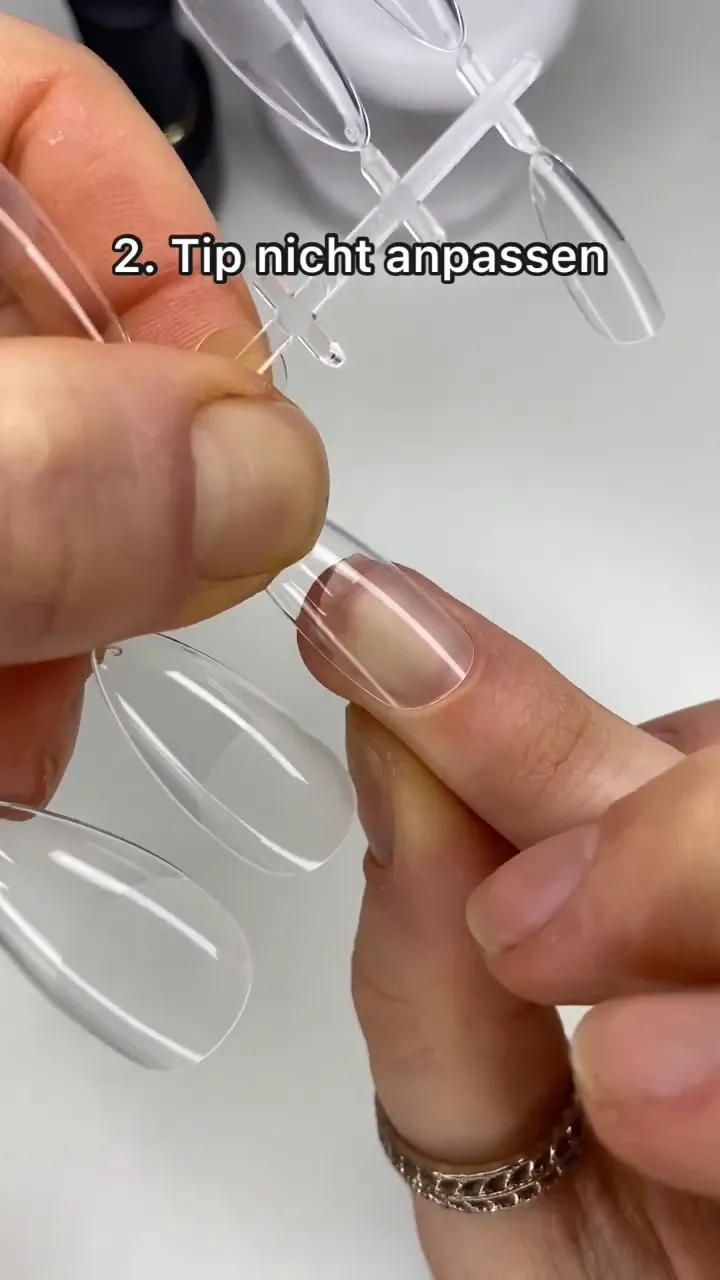 Anpassung an die Nagelform