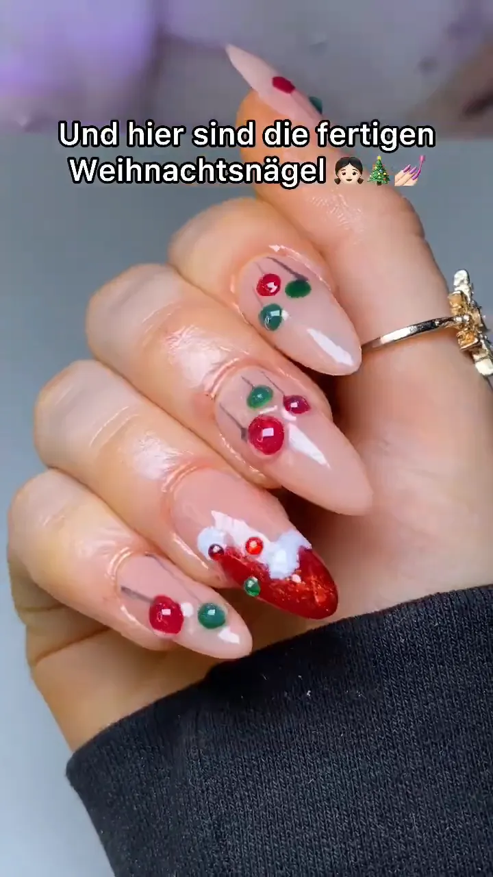 Weihnachtsmütze auf den Nägeln