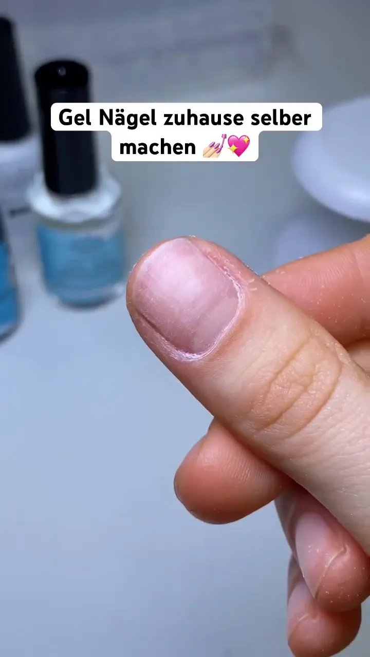 Nagelhaut zurückschieben