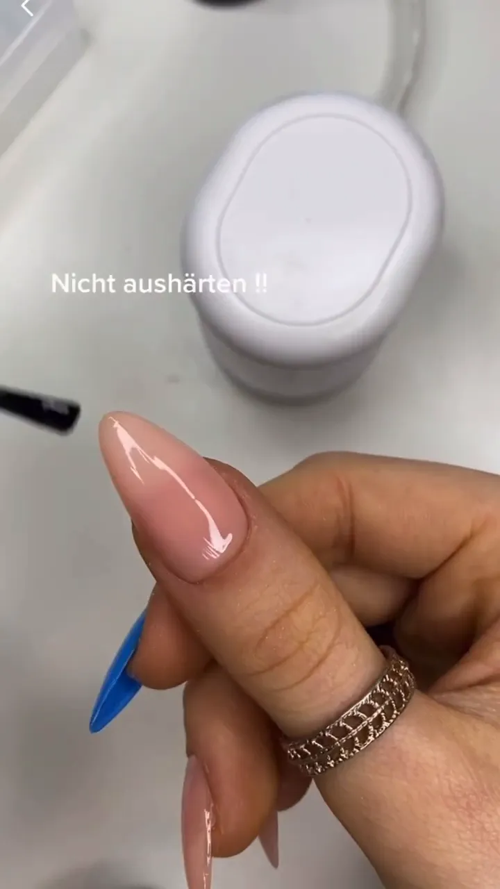 Auftragen der Base Gel Schicht