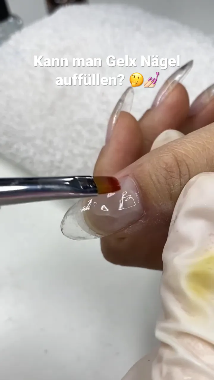 Base Gel wird aufgetragen