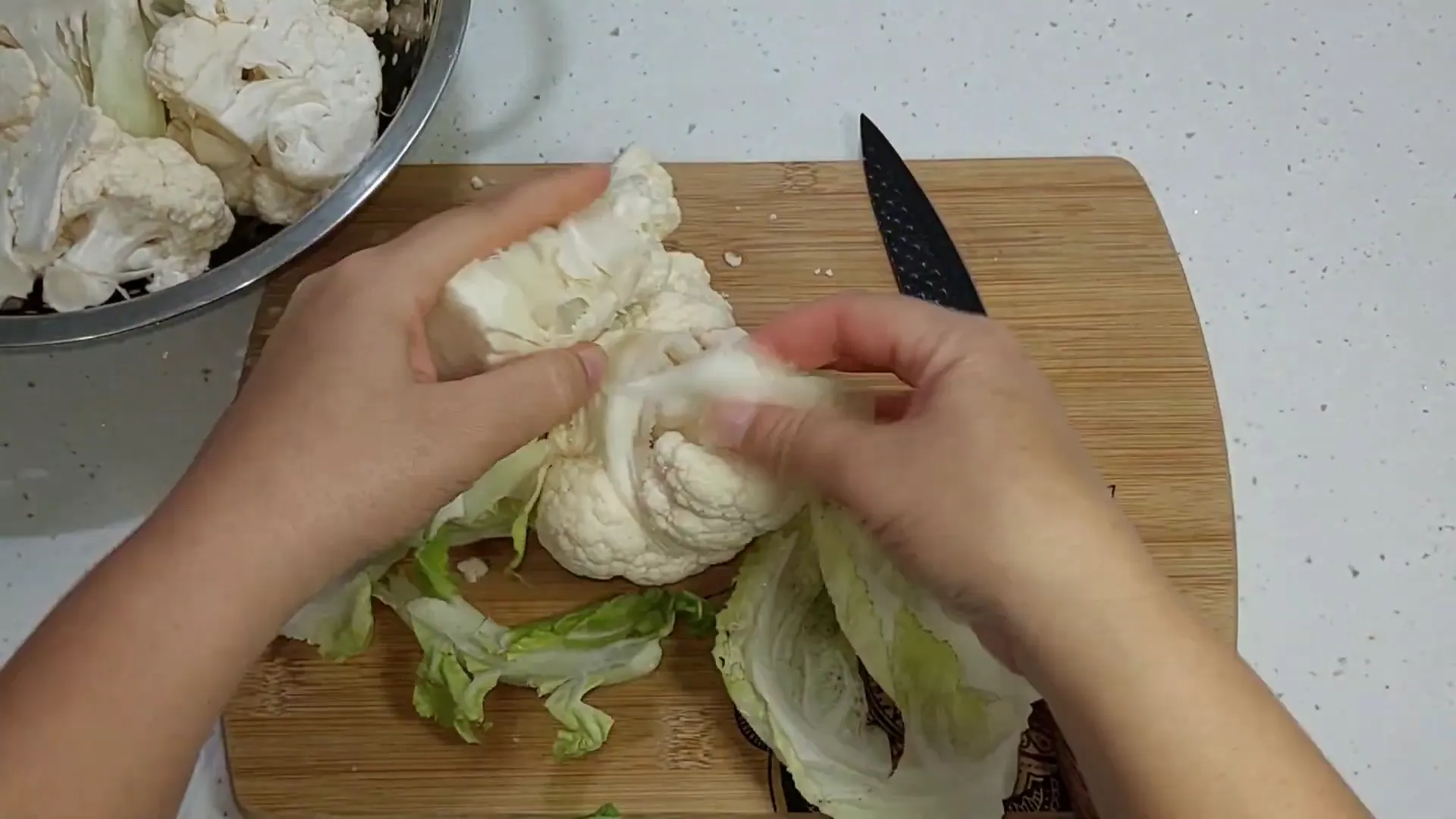 Separando los floretes de coliflor