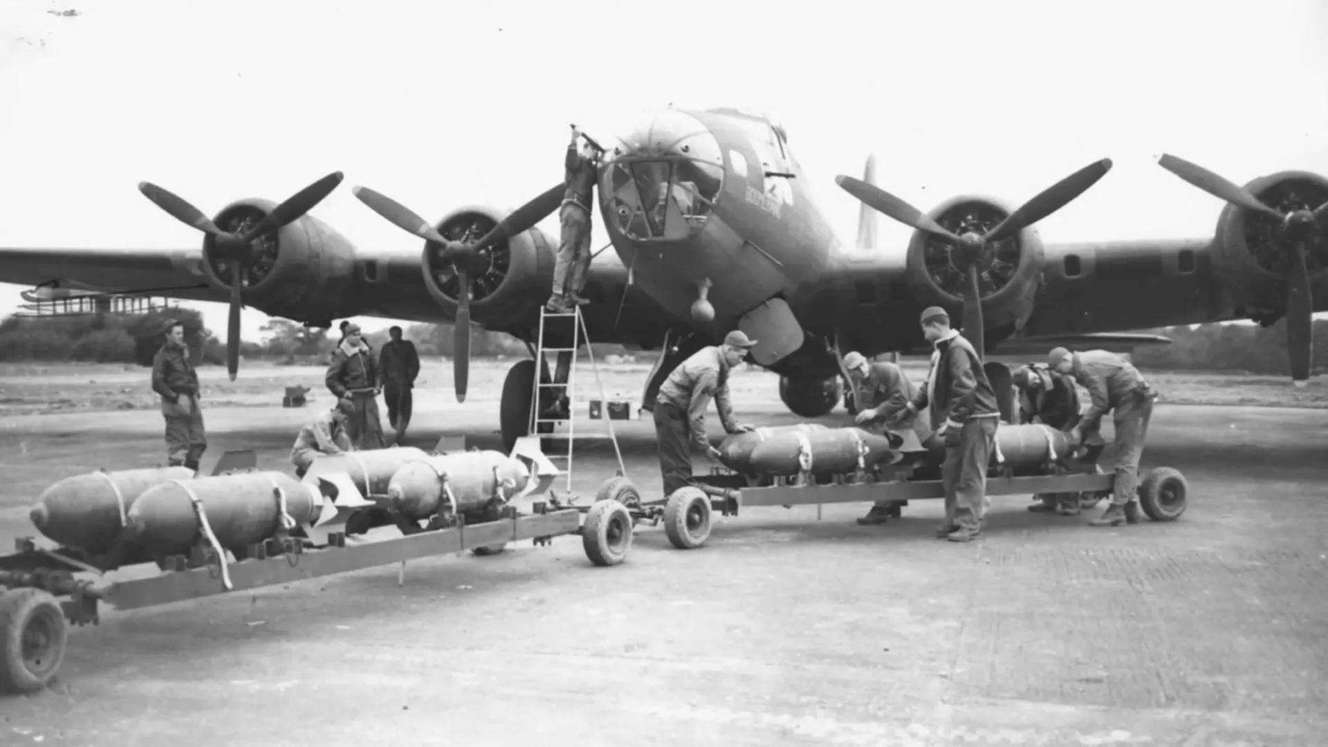 Monthly trends in B-17 bomb loads