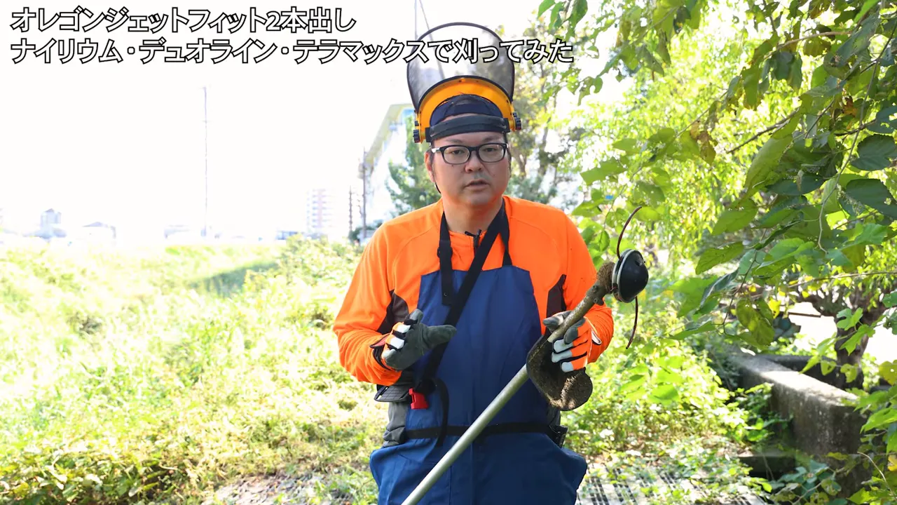 カメラに向かって総括を話すプレゼンターとジェットフィットヘッドのショット