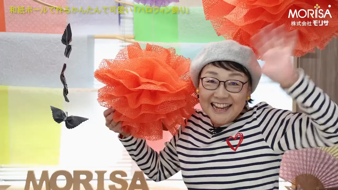 笑顔で挨拶する先生の様子