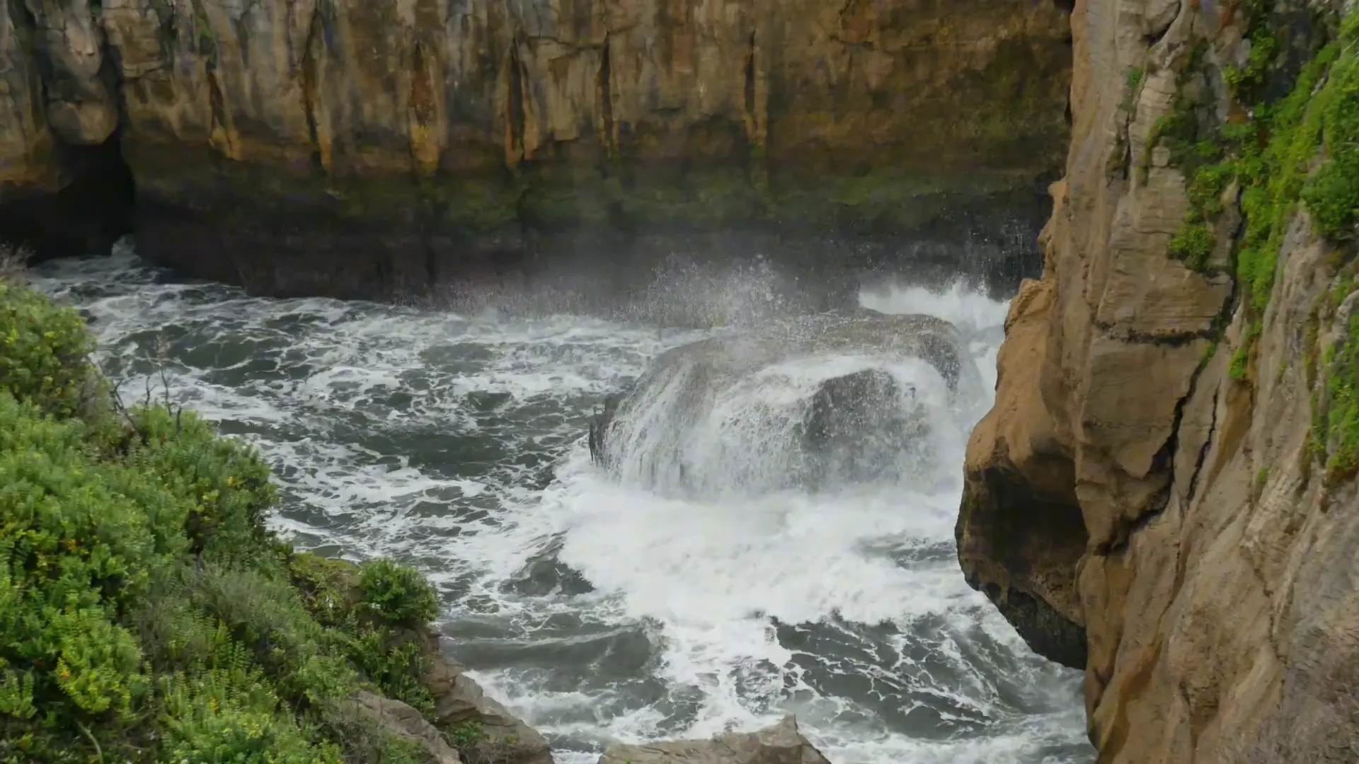 Turquoise waters of Hokitika Gorge on your South Island Travel Itinerary