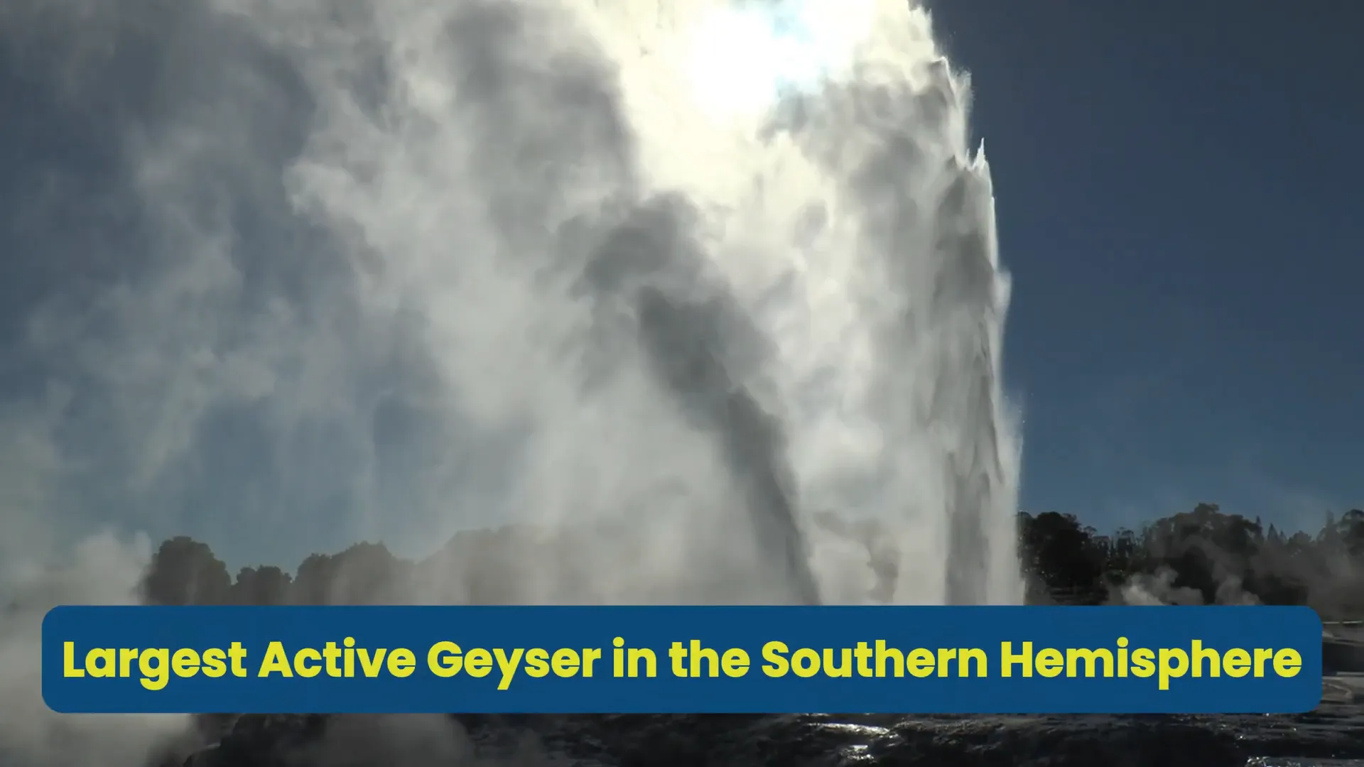 Pōhutu Geyser eruption at Te Puia - Discovering the Waimangu Volcanic Valley and Waiotapu Thermal Wonderland