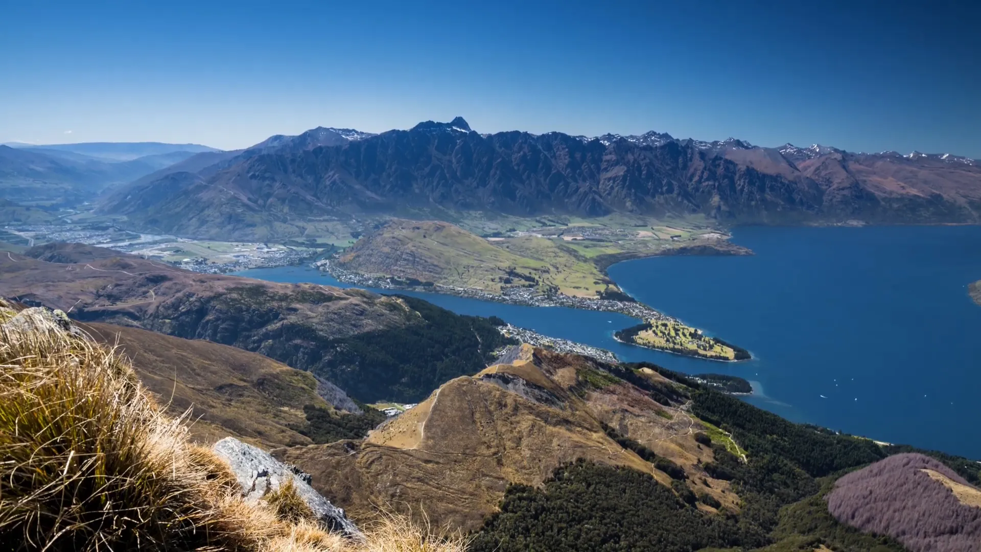 Bungee jumping in Queenstown