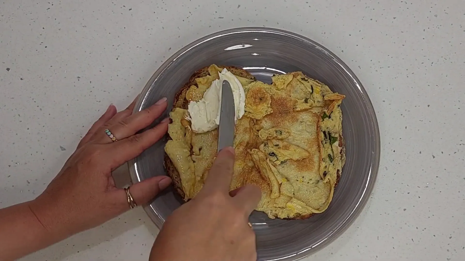 Preparación del sándwich de tortilla